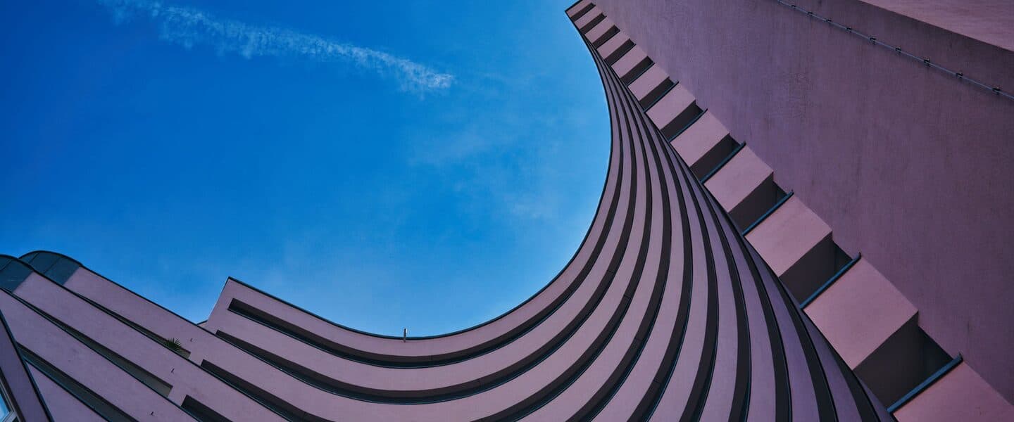 Curved facade